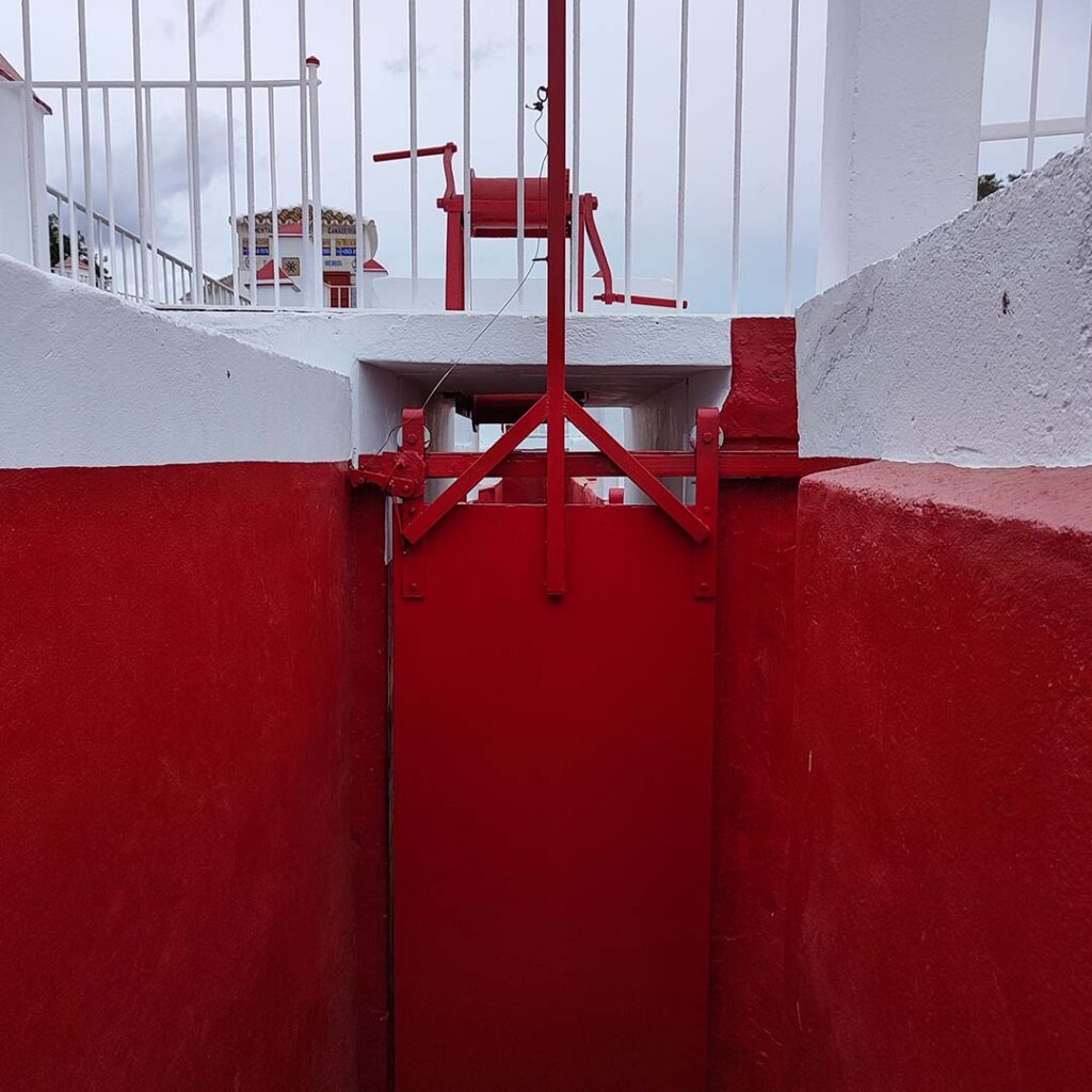 Fabricación e instalación de puertas metálicas