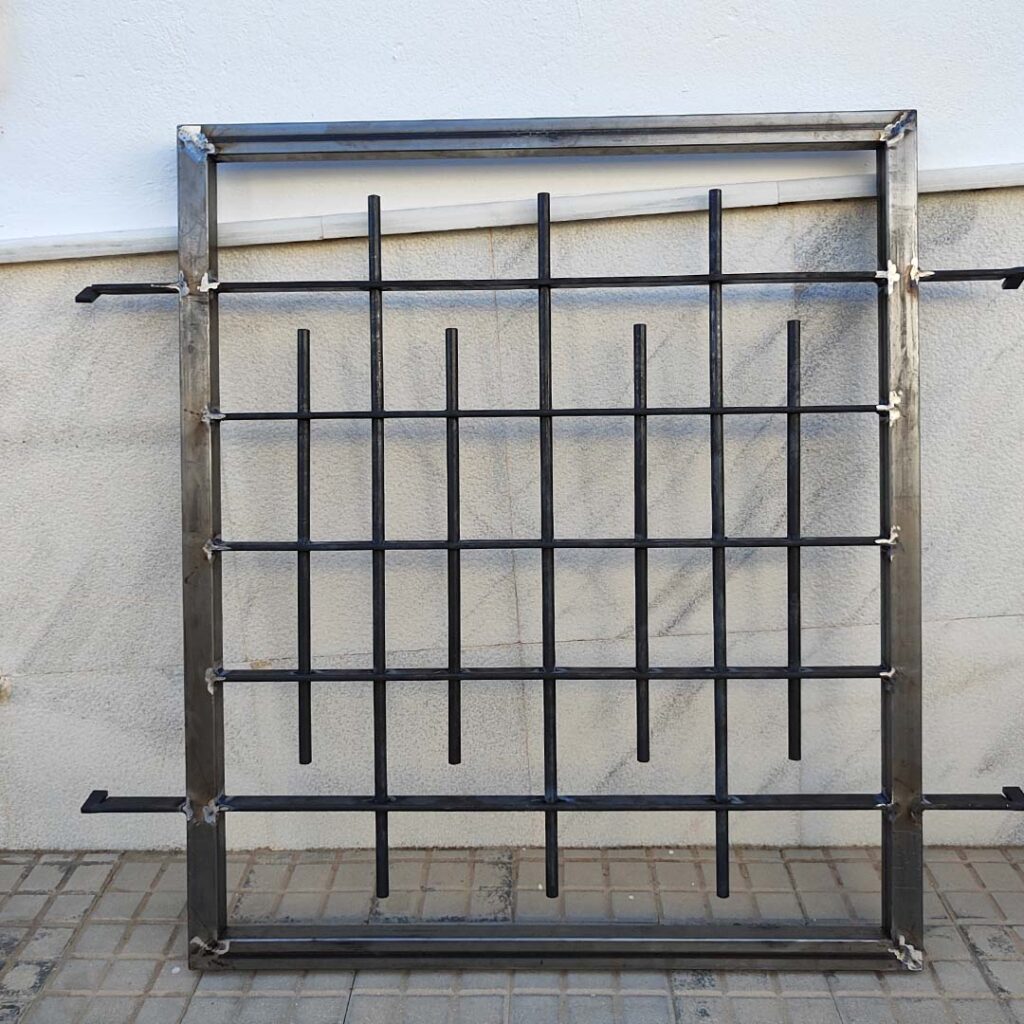 Construcción de casa prefabricada de paneles metálicos